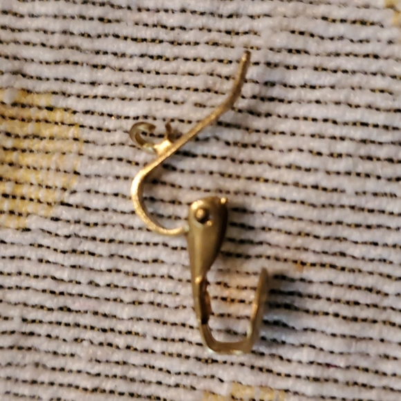 Fish hook clip earring findings gold toned vintage New 16pc - Picture 2 of 3